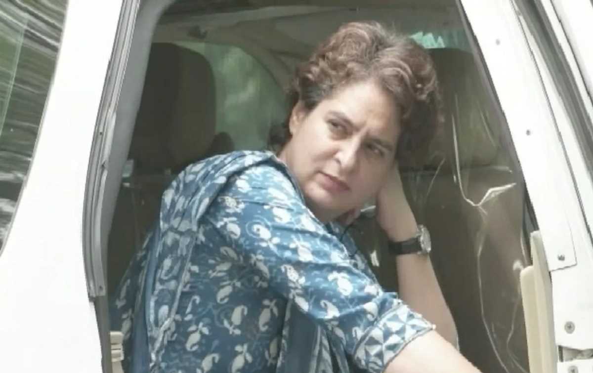 प्रियंका गाँधी का वार : महिला सांसदों के कपड़े फाड़ना, घसीटना हद दर्जे की क्रूरता है, सवालों से घबराए क्यों है